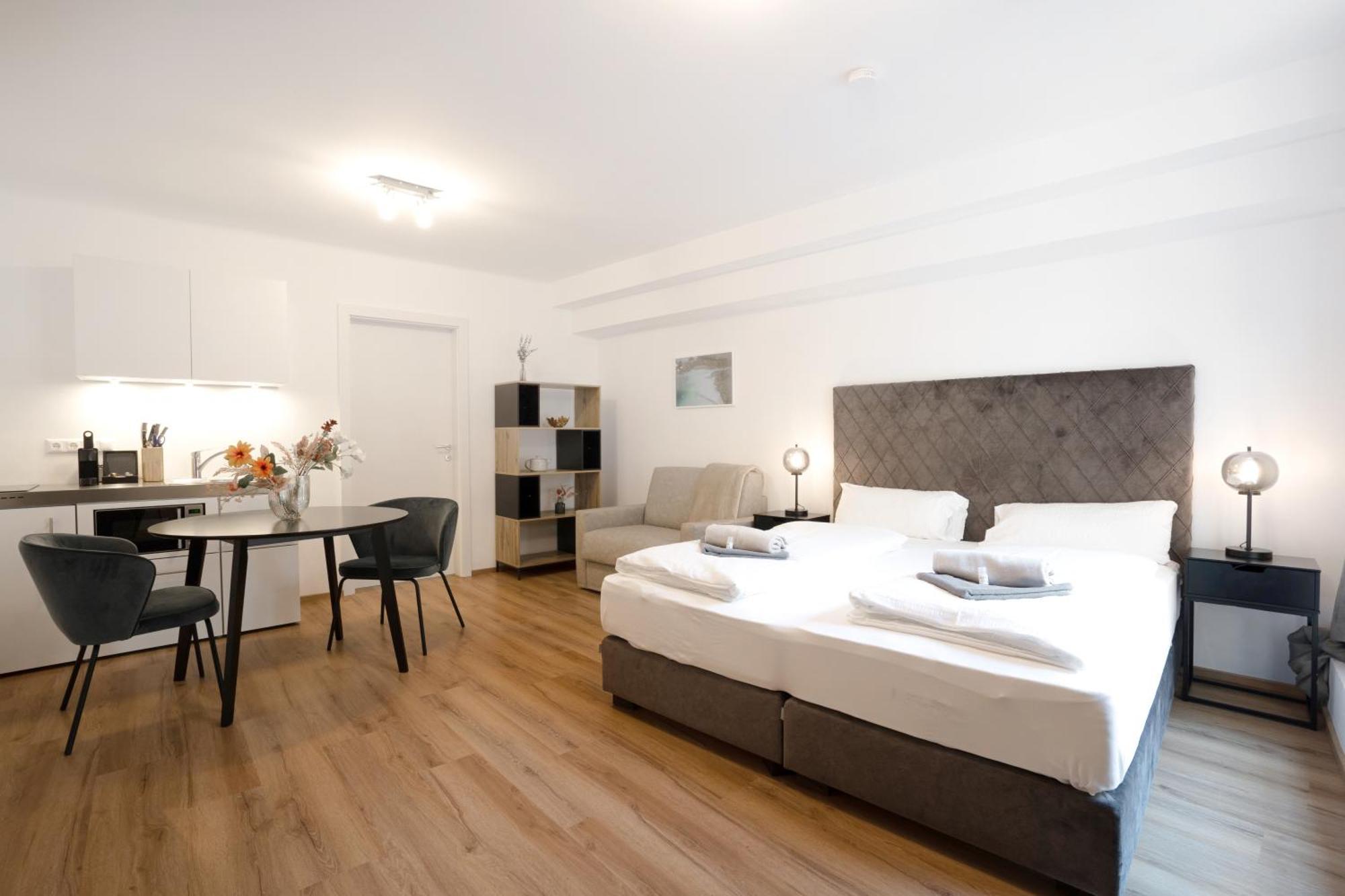 Easy Flat Main Plaza Apartment *