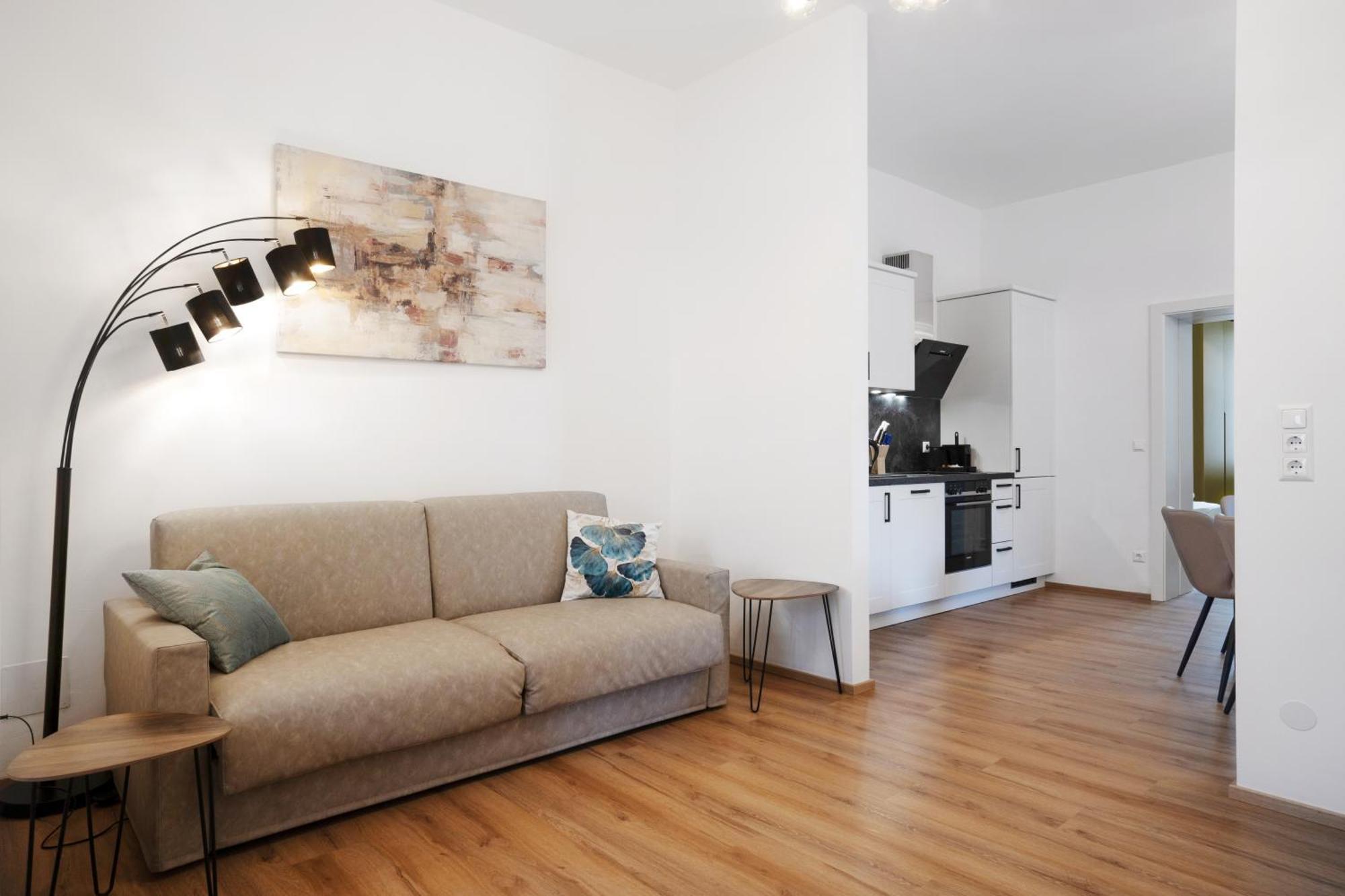 Easy Flat Main Plaza Apartment *