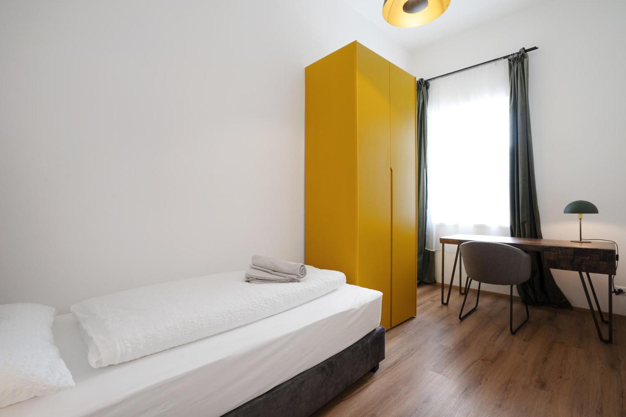 Easy Flat Main Plaza Apartment