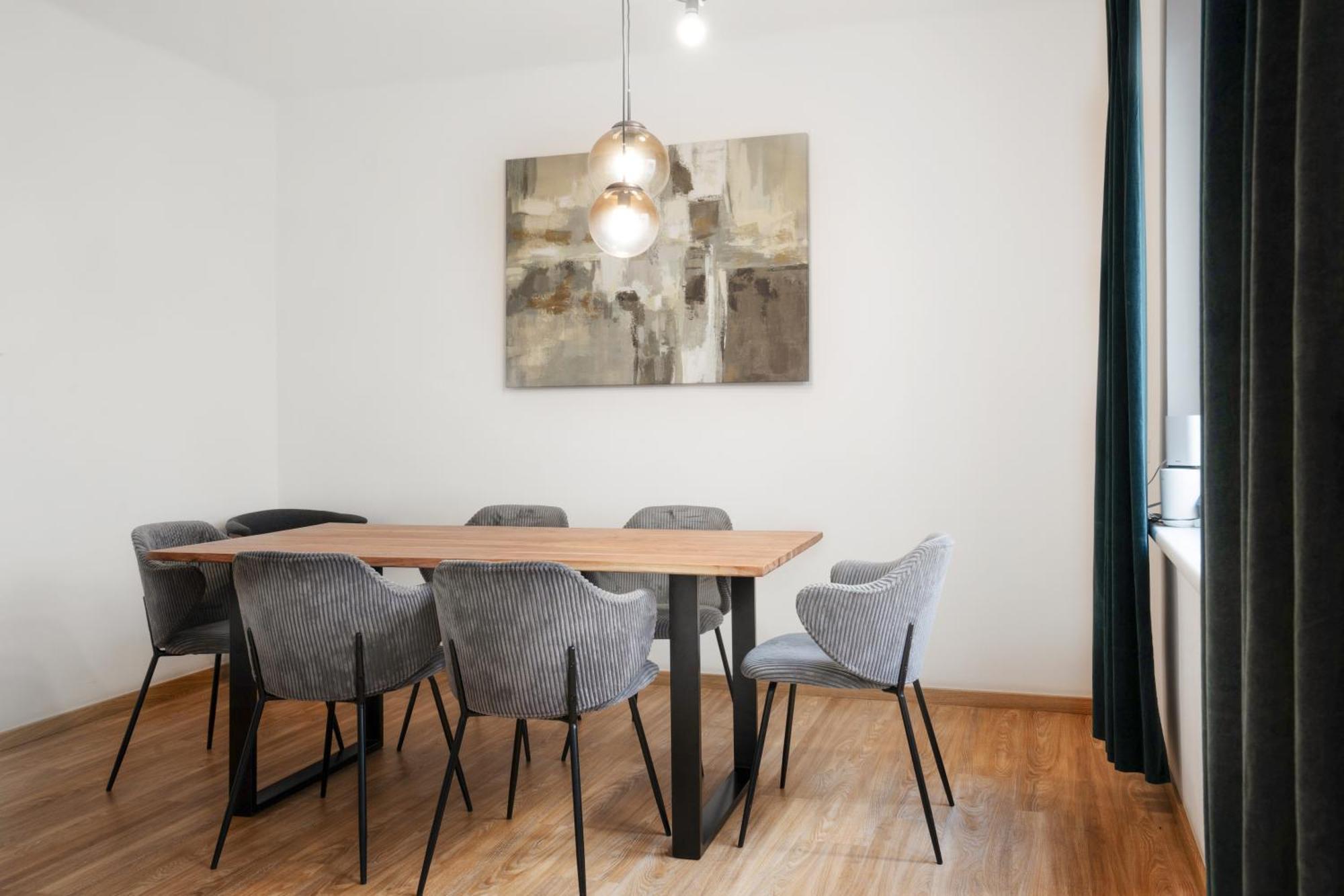 Easy Flat Main Plaza Apartment